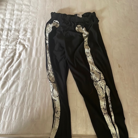 Shorts and pants are 3$ and shirts are 5 and 4$ - Picture 11 of 13